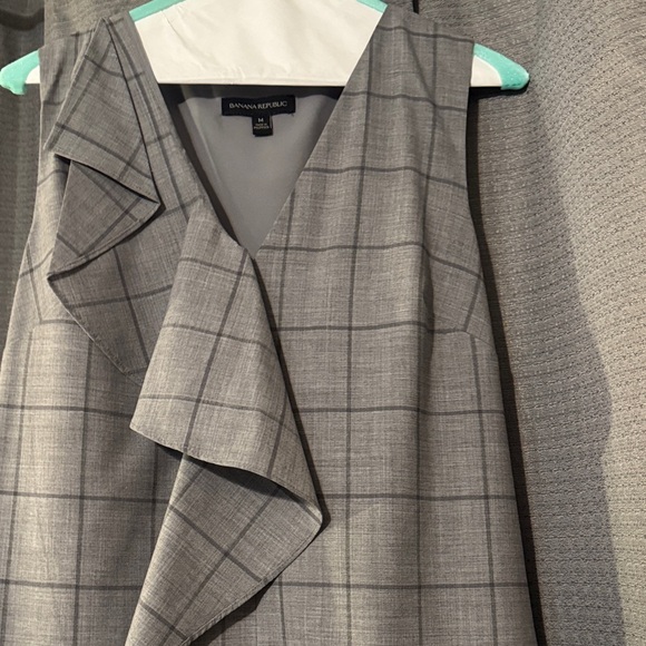 Banana Republic Gray Windowpane Ruffle Shell Top - Picture 3 of 3